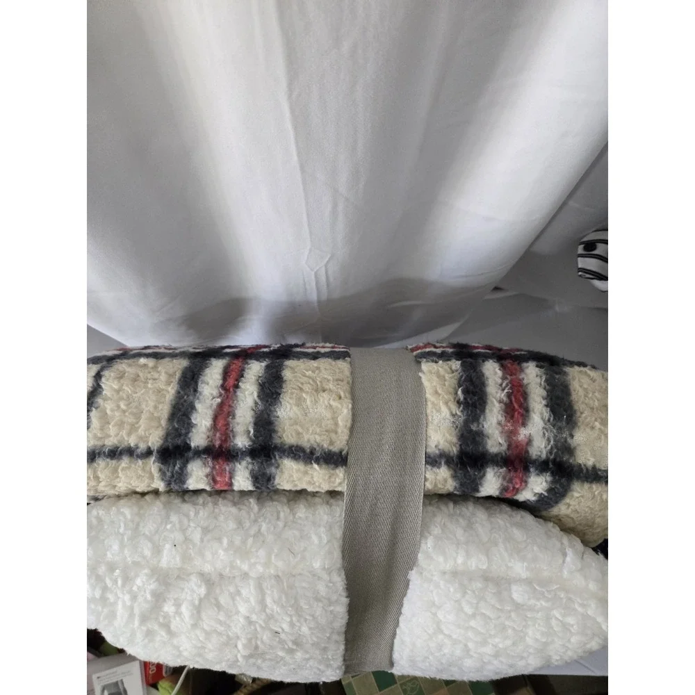 Woolrich Sherpa Throw Blanket & Pillow Set‎ 50x60 Plaid Dog Silhouette 16x16